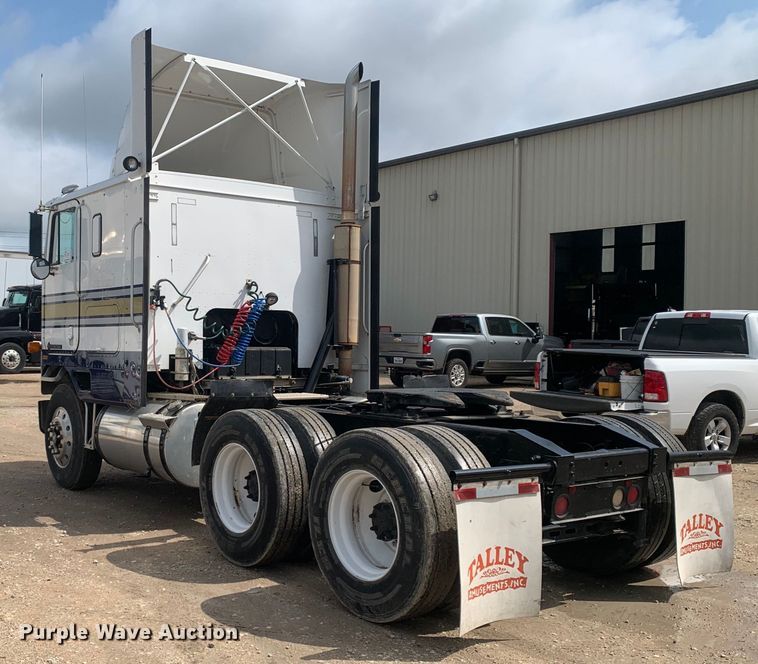 image for item DM7855 1993 International 9600 semi truck