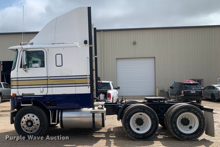 image for item DM7855 1993 International 9600 semi truck