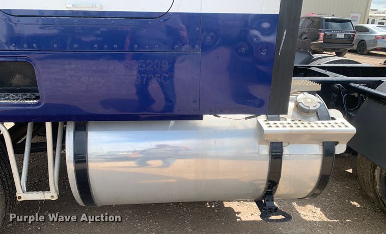 image for item DM7855 1993 International 9600 semi truck