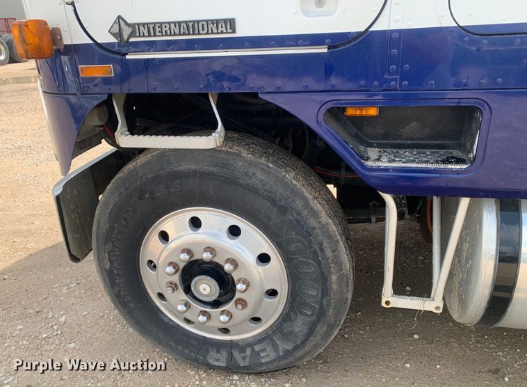 image for item DM7855 1993 International 9600 semi truck