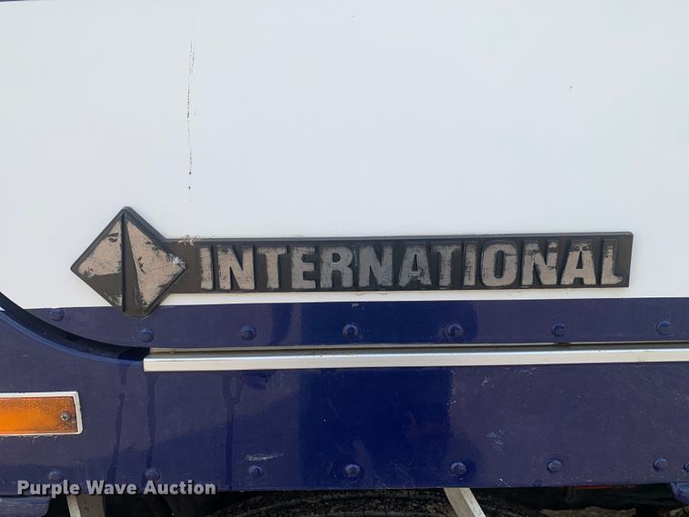 image for item DM7855 1993 International 9600 semi truck