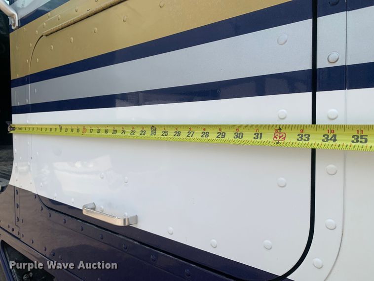 image for item DM7855 1993 International 9600 semi truck