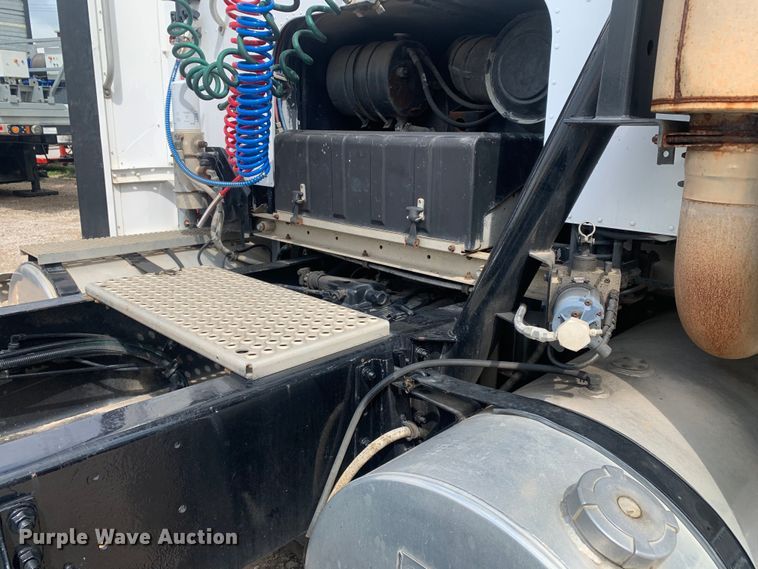 image for item DM7855 1993 International 9600 semi truck