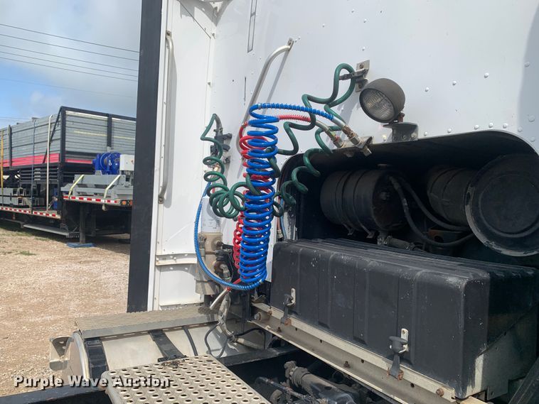 image for item DM7855 1993 International 9600 semi truck