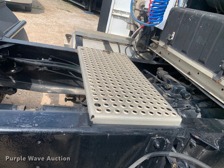 image for item DM7855 1993 International 9600 semi truck