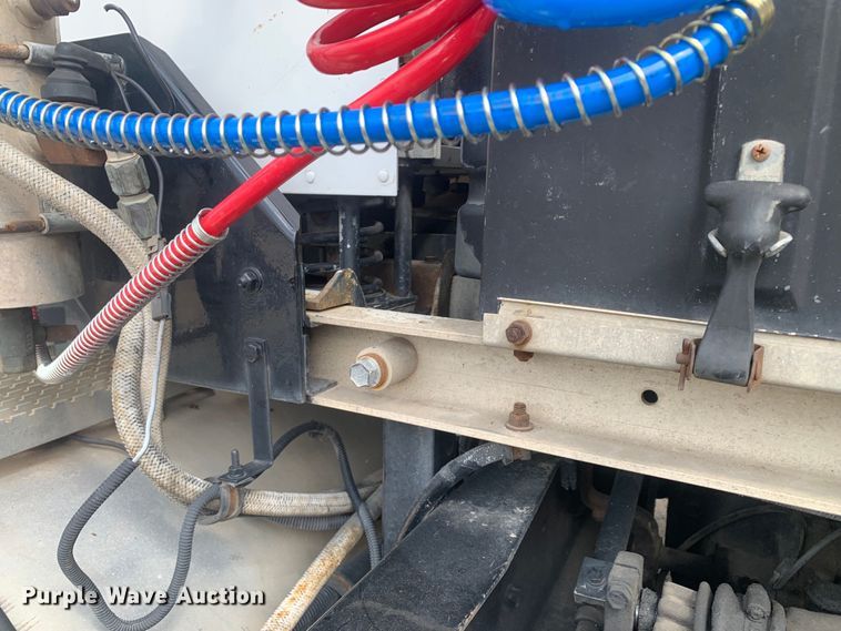 image for item DM7855 1993 International 9600 semi truck