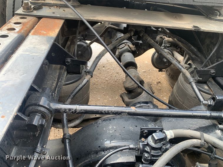 image for item DM7855 1993 International 9600 semi truck