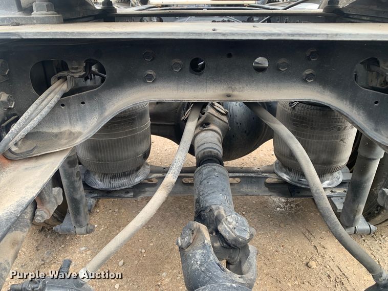 image for item DM7855 1993 International 9600 semi truck