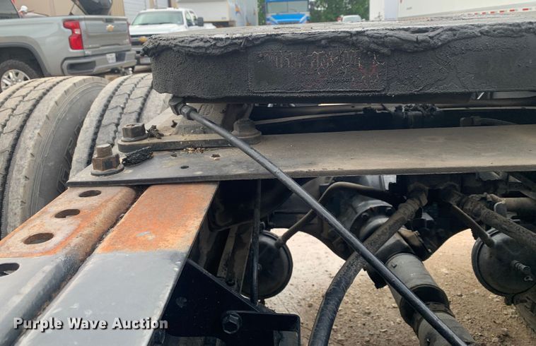 image for item DM7855 1993 International 9600 semi truck