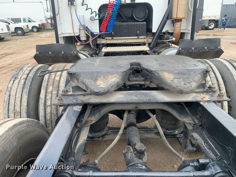 image for item DM7855 1993 International 9600 semi truck