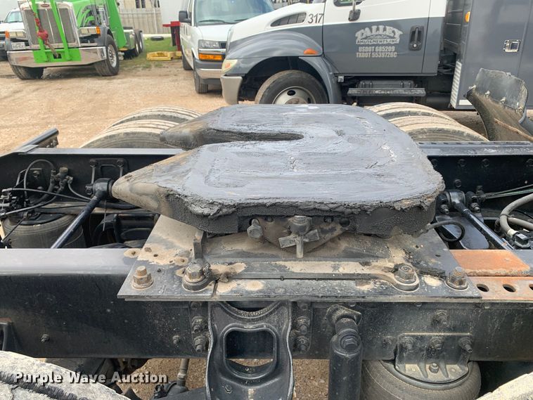 image for item DM7855 1993 International 9600 semi truck