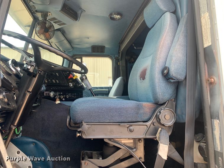 image for item DM7855 1993 International 9600 semi truck