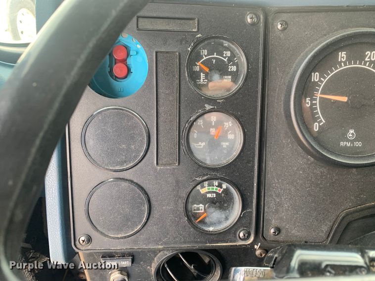 image for item DM7855 1993 International 9600 semi truck