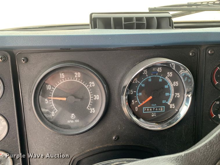 image for item DM7855 1993 International 9600 semi truck