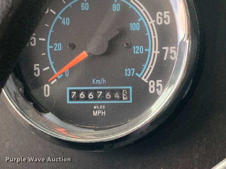 image for item DM7855 1993 International 9600 semi truck