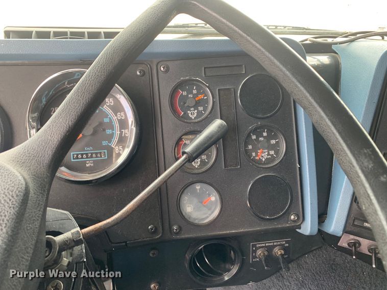 image for item DM7855 1993 International 9600 semi truck