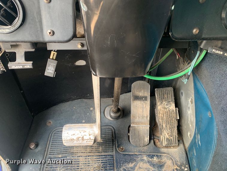 image for item DM7855 1993 International 9600 semi truck