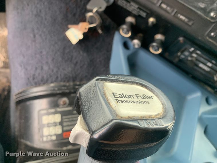 image for item DM7855 1993 International 9600 semi truck