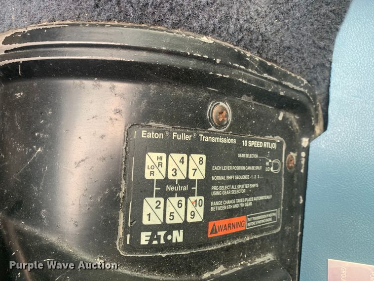 image for item DM7855 1993 International 9600 semi truck