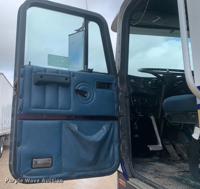 image for item DM7855 1993 International 9600 semi truck