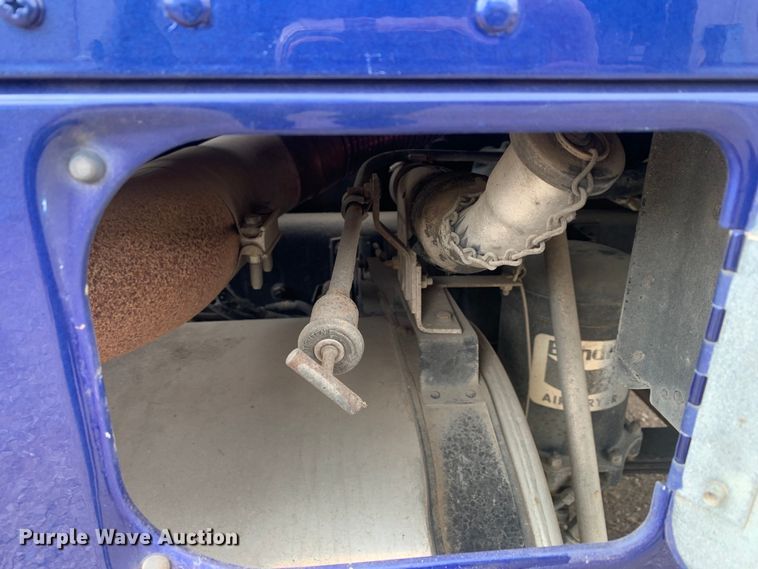 image for item DM7855 1993 International 9600 semi truck