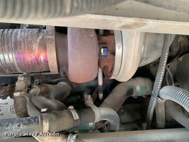 image for item DM7855 1993 International 9600 semi truck