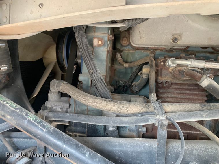 image for item DM7855 1993 International 9600 semi truck