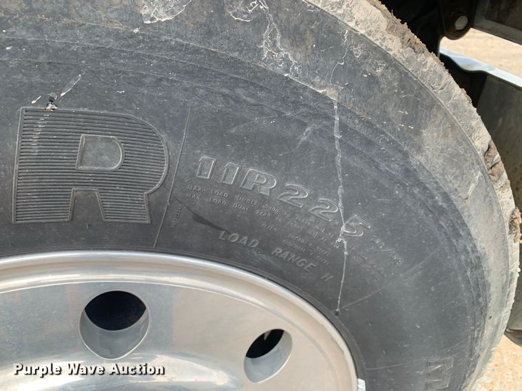 image for item DM7855 1993 International 9600 semi truck