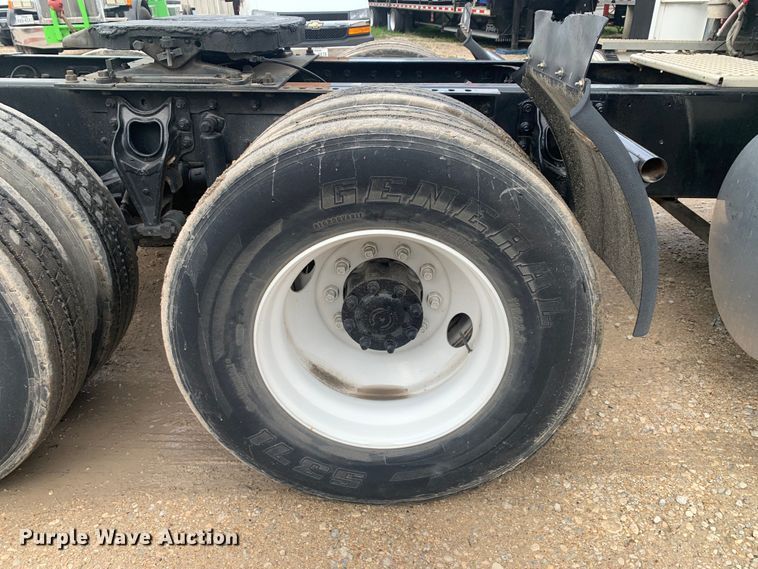 image for item DM7855 1993 International 9600 semi truck