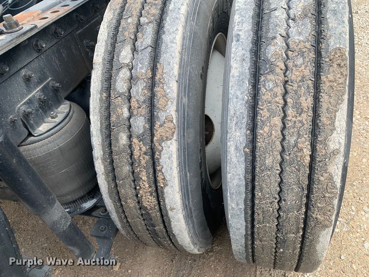 image for item DM7855 1993 International 9600 semi truck