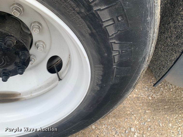 image for item DM7855 1993 International 9600 semi truck