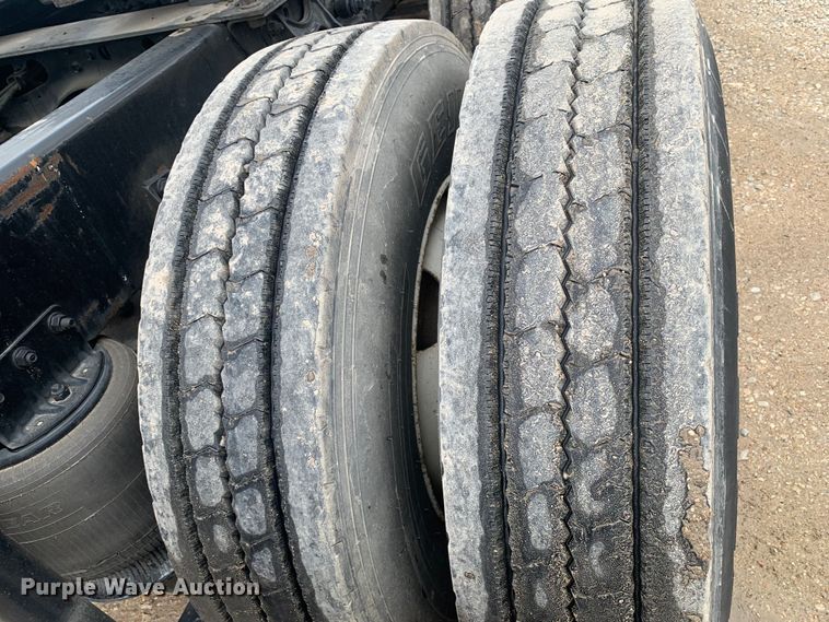 image for item DM7855 1993 International 9600 semi truck