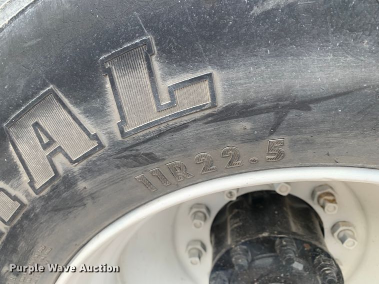 image for item DM7855 1993 International 9600 semi truck