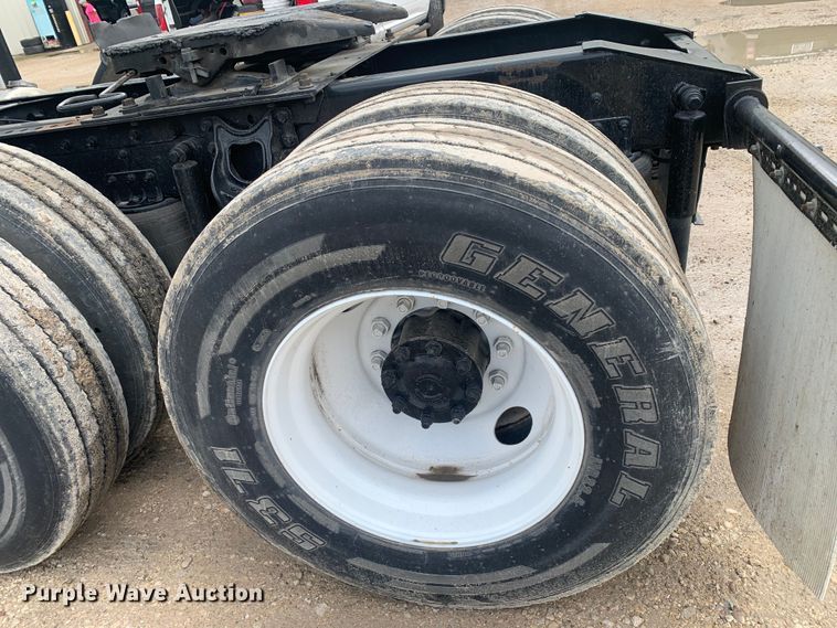 image for item DM7855 1993 International 9600 semi truck