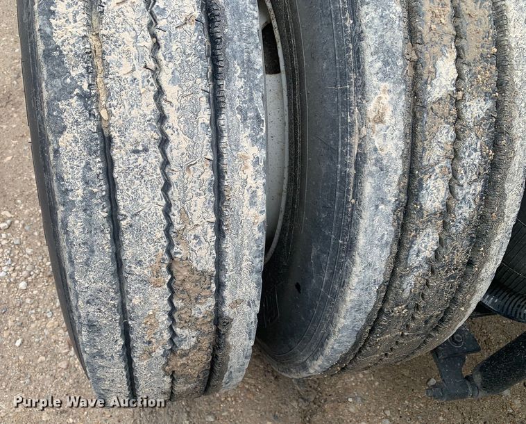 image for item DM7855 1993 International 9600 semi truck