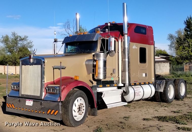 image for item DQ6109 2001 Kenworth  W900 semi truck