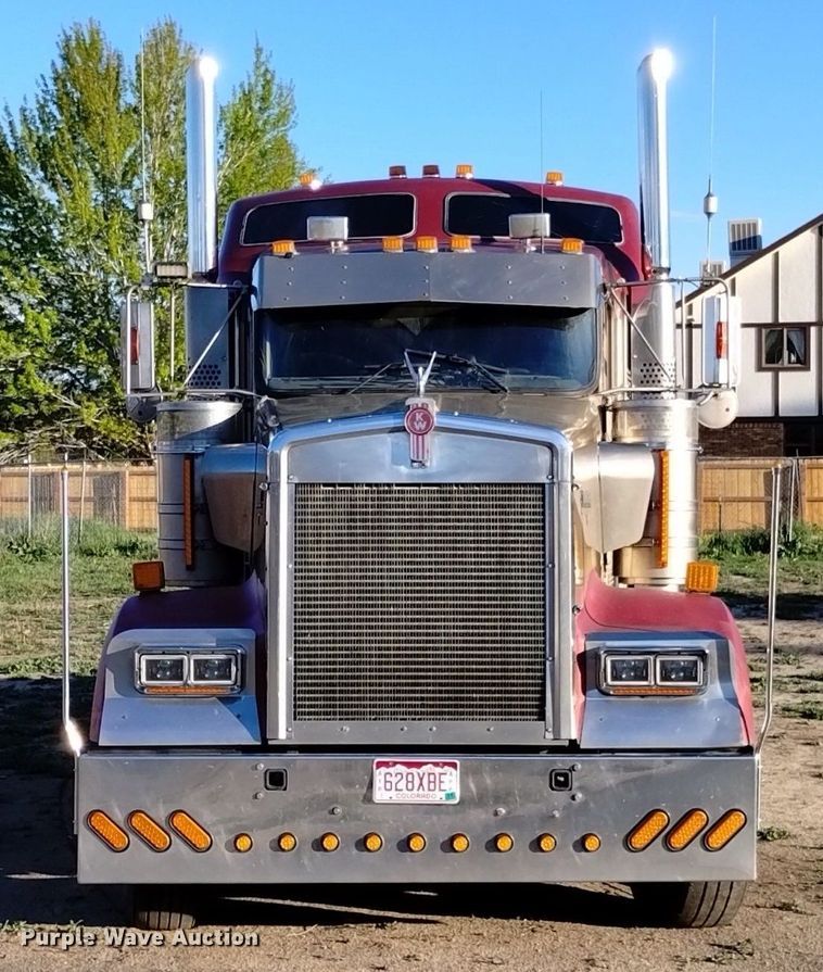image for item DQ6109 2001 Kenworth  W900 semi truck