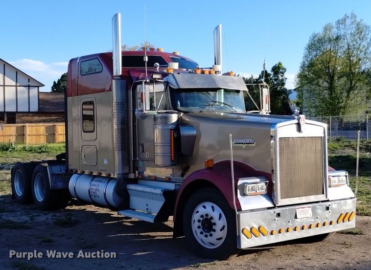 image for item DQ6109 2001 Kenworth  W900 semi truck