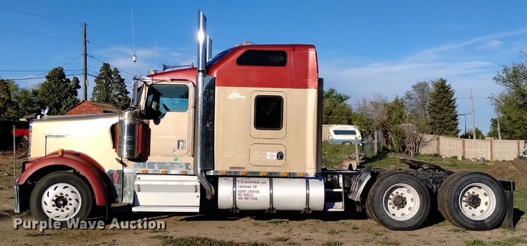 image for item DQ6109 2001 Kenworth  W900 semi truck