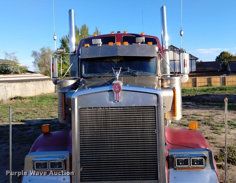 image for item DQ6109 2001 Kenworth  W900 semi truck