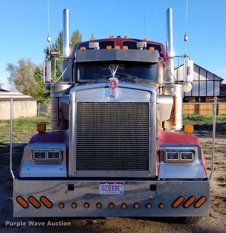 image for item DQ6109 2001 Kenworth  W900 semi truck