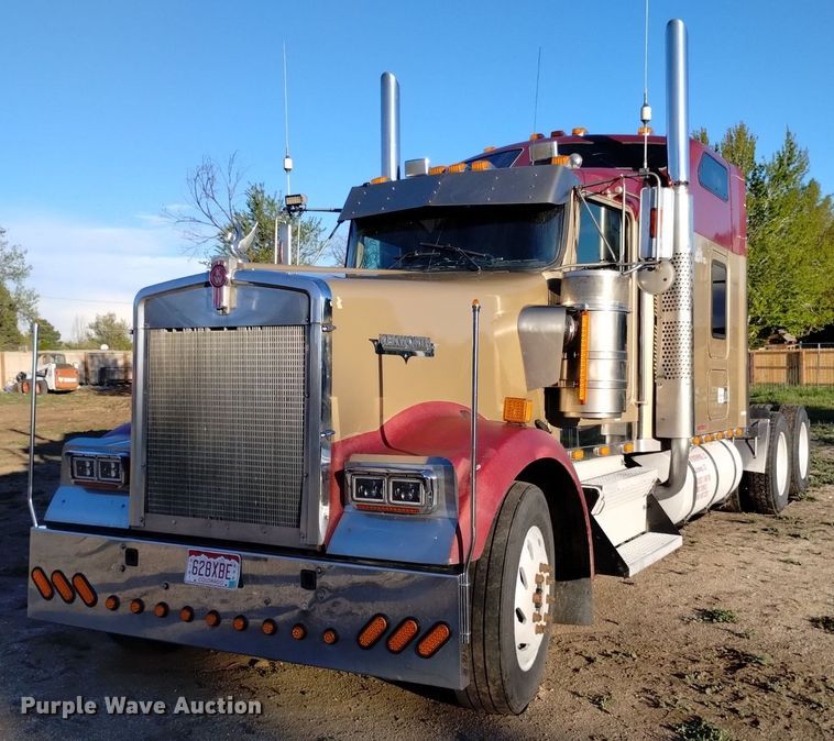 image for item DQ6109 2001 Kenworth  W900 semi truck