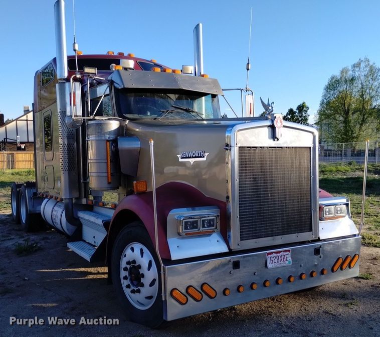 image for item DQ6109 2001 Kenworth  W900 semi truck