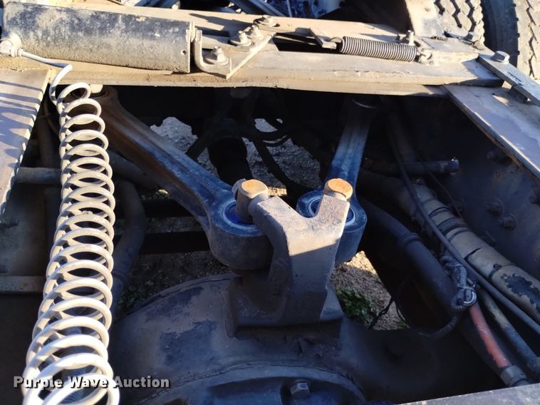 image for item DQ6109 2001 Kenworth  W900 semi truck