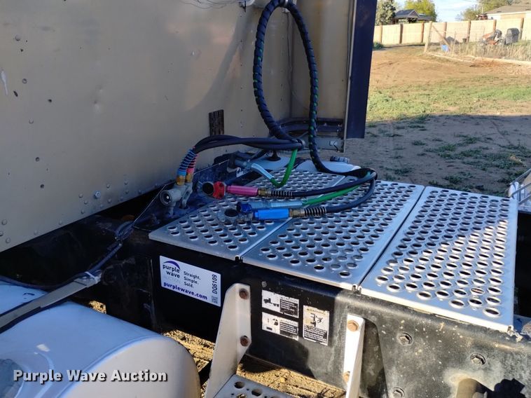 image for item DQ6109 2001 Kenworth  W900 semi truck