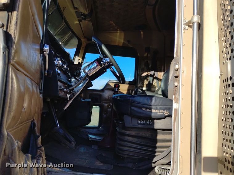 image for item DQ6109 2001 Kenworth  W900 semi truck