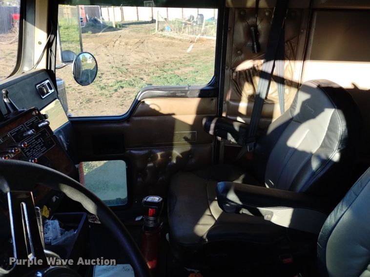 image for item DQ6109 2001 Kenworth  W900 semi truck