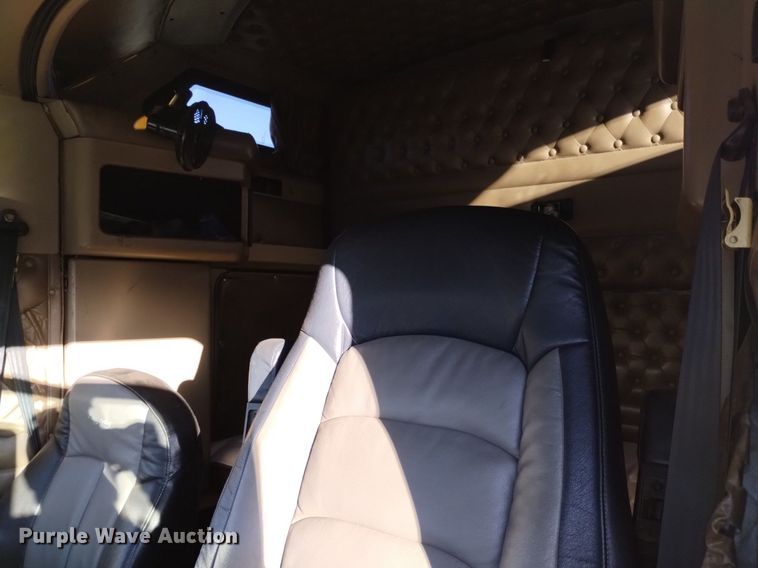 image for item DQ6109 2001 Kenworth  W900 semi truck