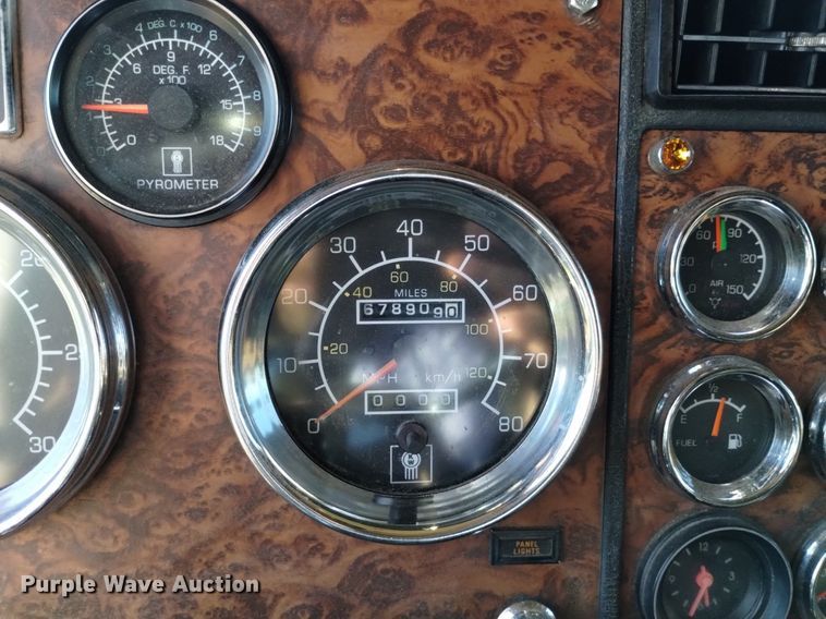 image for item DQ6109 2001 Kenworth  W900 semi truck