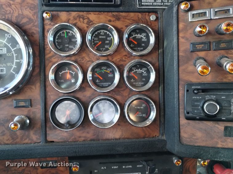 image for item DQ6109 2001 Kenworth  W900 semi truck